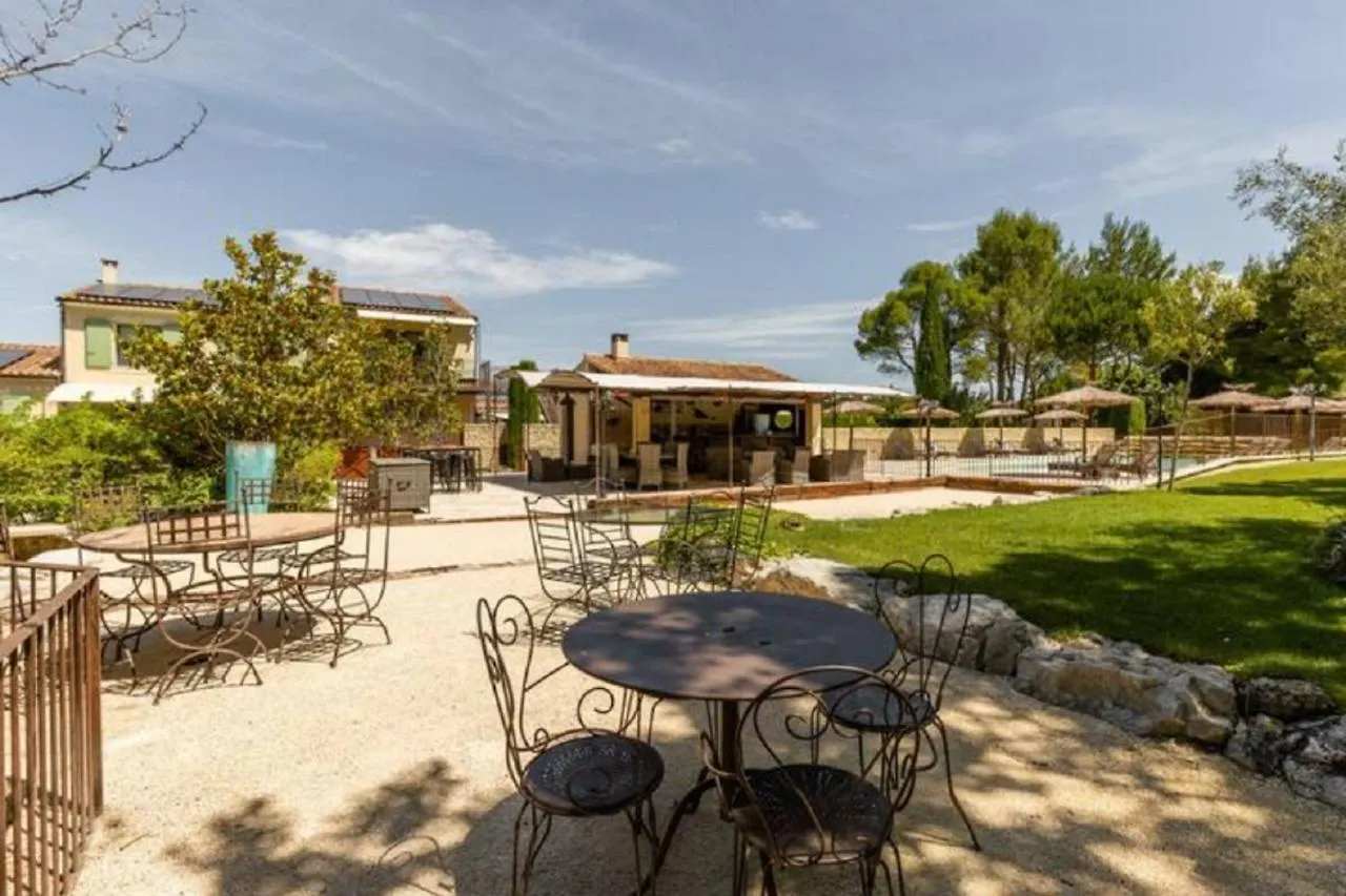 Appartement La Bastide de l Etang à LʼIsle-sur-la-Sorgue 0*,  France